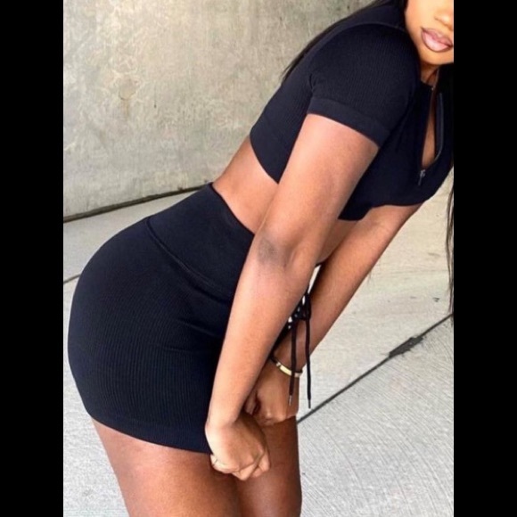 Rib-Knit Cap Sleeve Zipper Crop Top & Black Wide Waist Drawstring Shorts 2pc Set - Picture 4 of 9